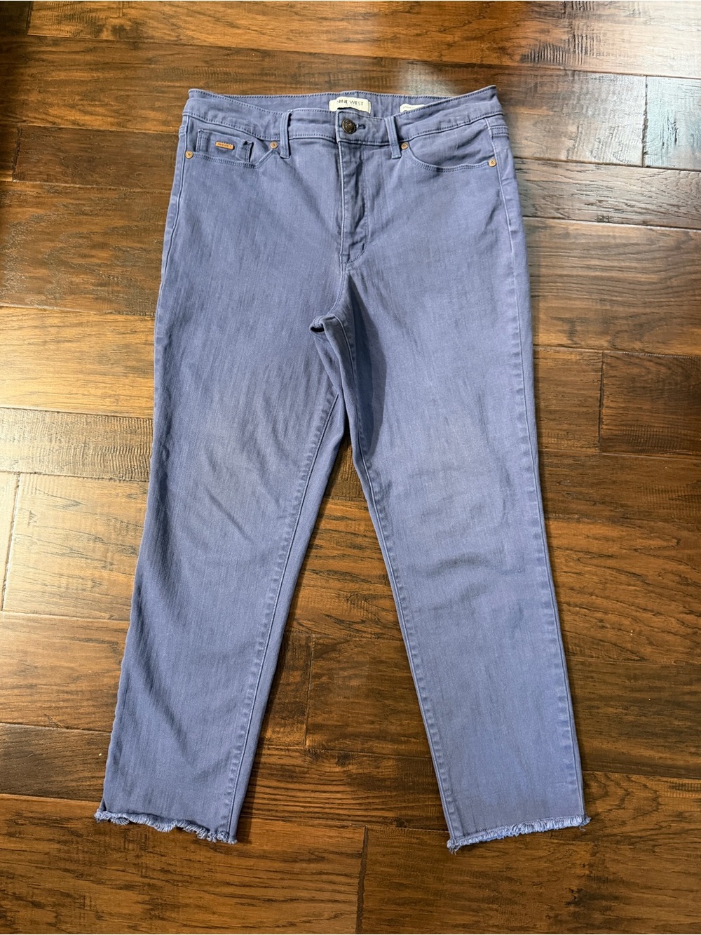 NINE WEST, PERIWINKLE,GRAMMERCY CROP JEANS WITH A STYLISH RAW, FRAYED HEM.SIZE10